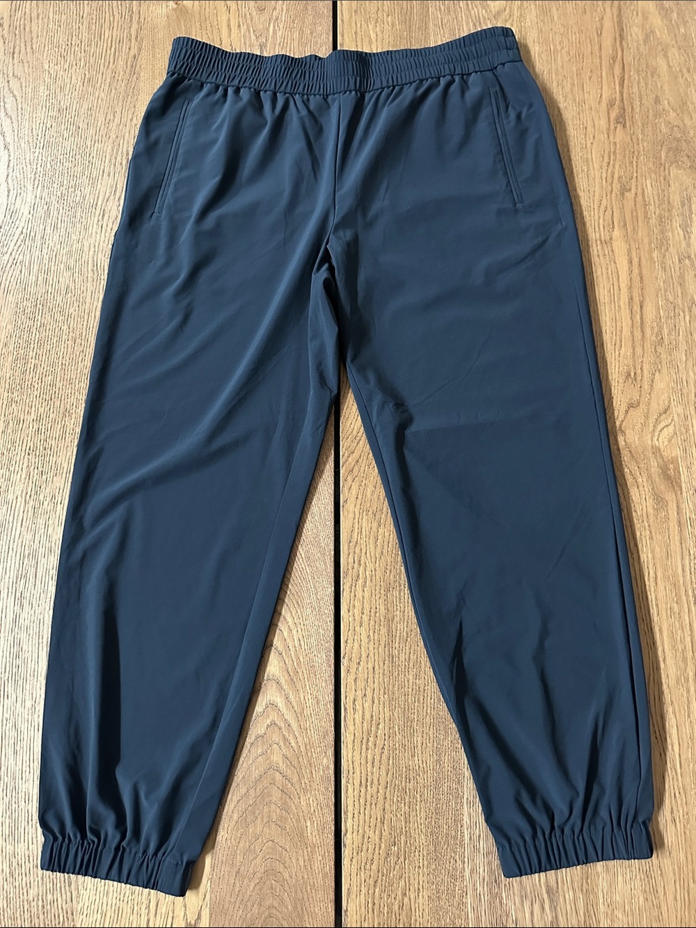 NWT. Banana Republic AIRSTRETCH Jogger Pants Size LARGE